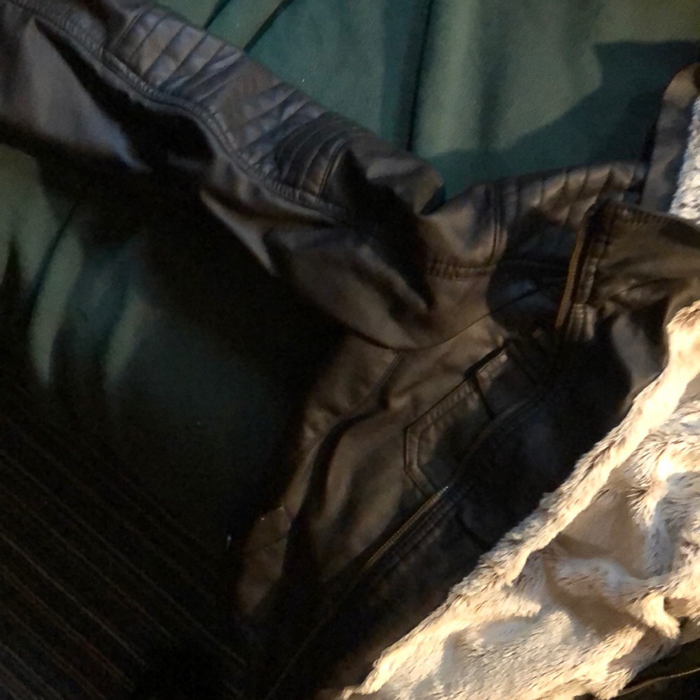 Leather jacket - Picture 3 of 4